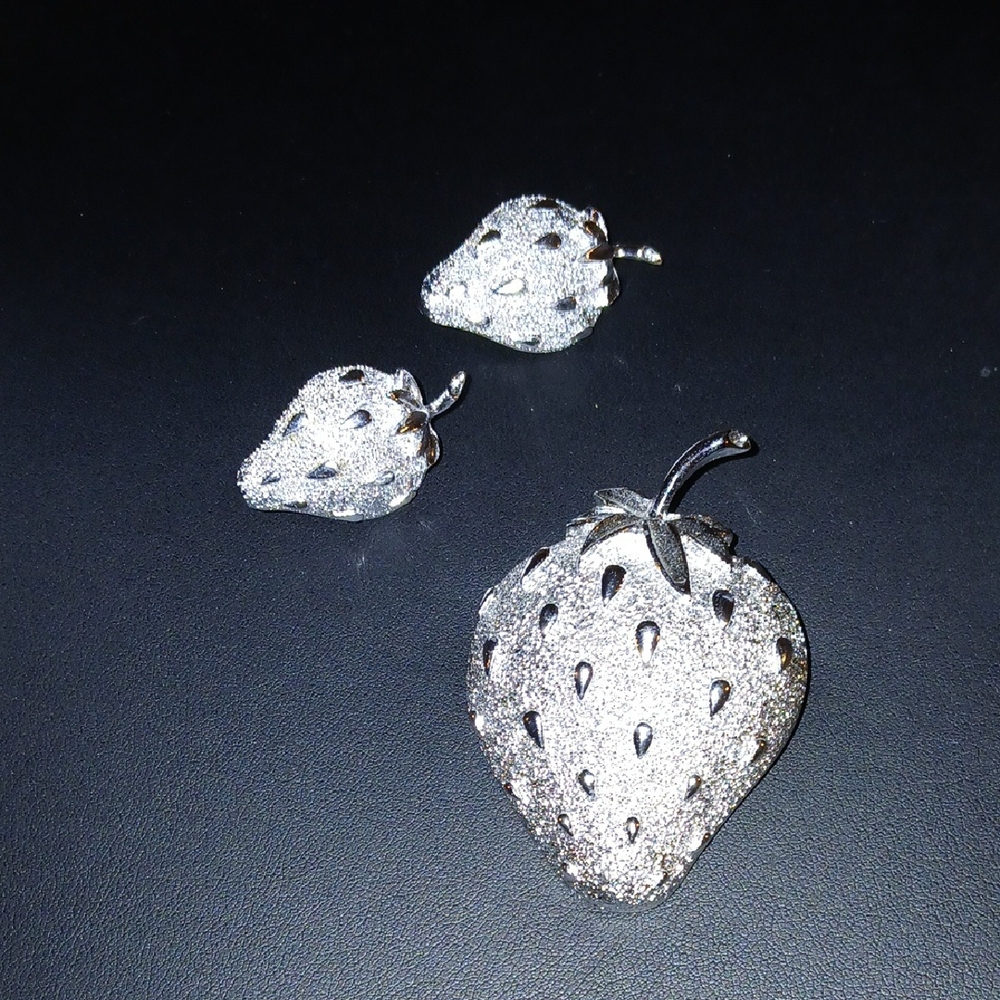 Silver Strawberry Jewelry Set